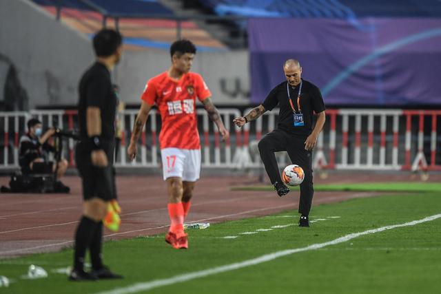 贝林厄姆数据下滑明显 从8球3助到0球2助