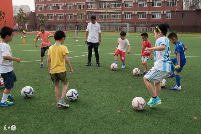 阿不都26+18新疆胜深圳 胡明轩14+7广东胜江苏